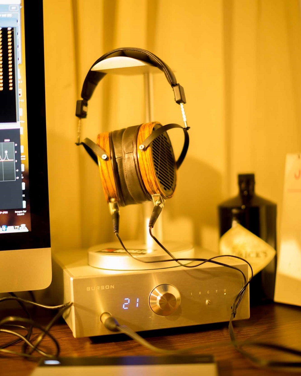 Solid state headphone amplifier for Audeze